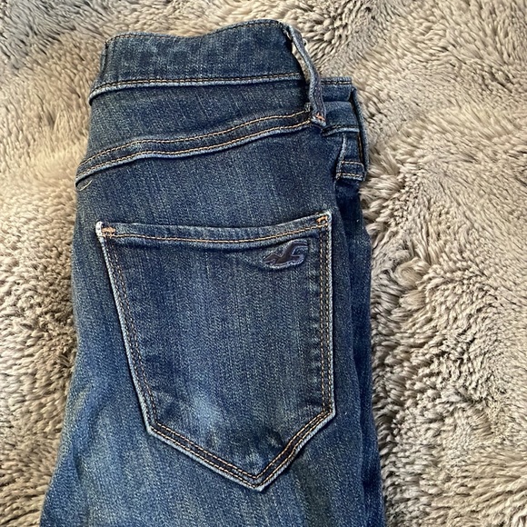 **SOLD Hollister Skinny Jeans - Picture 3 of 5